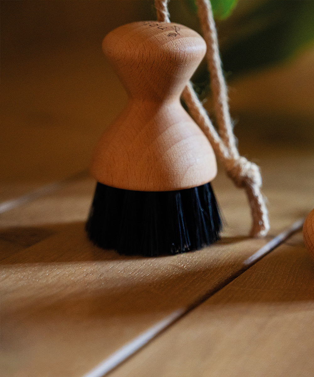 Natural by Hillbrush Dark Shoe Polish Applicator - Soft